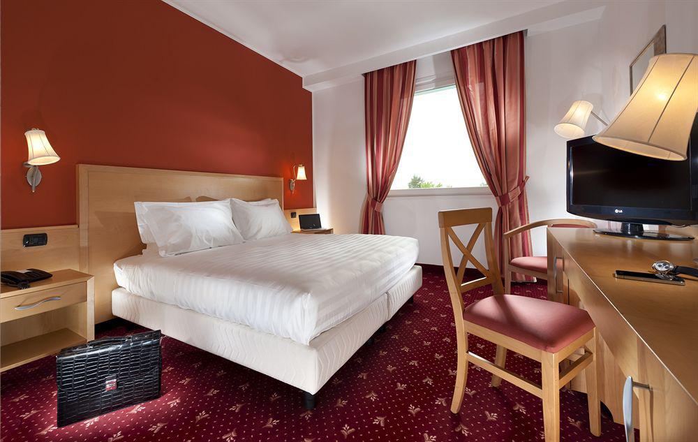 Sheraton Milano Malpensa Airport Hotel Ferno Exterior foto